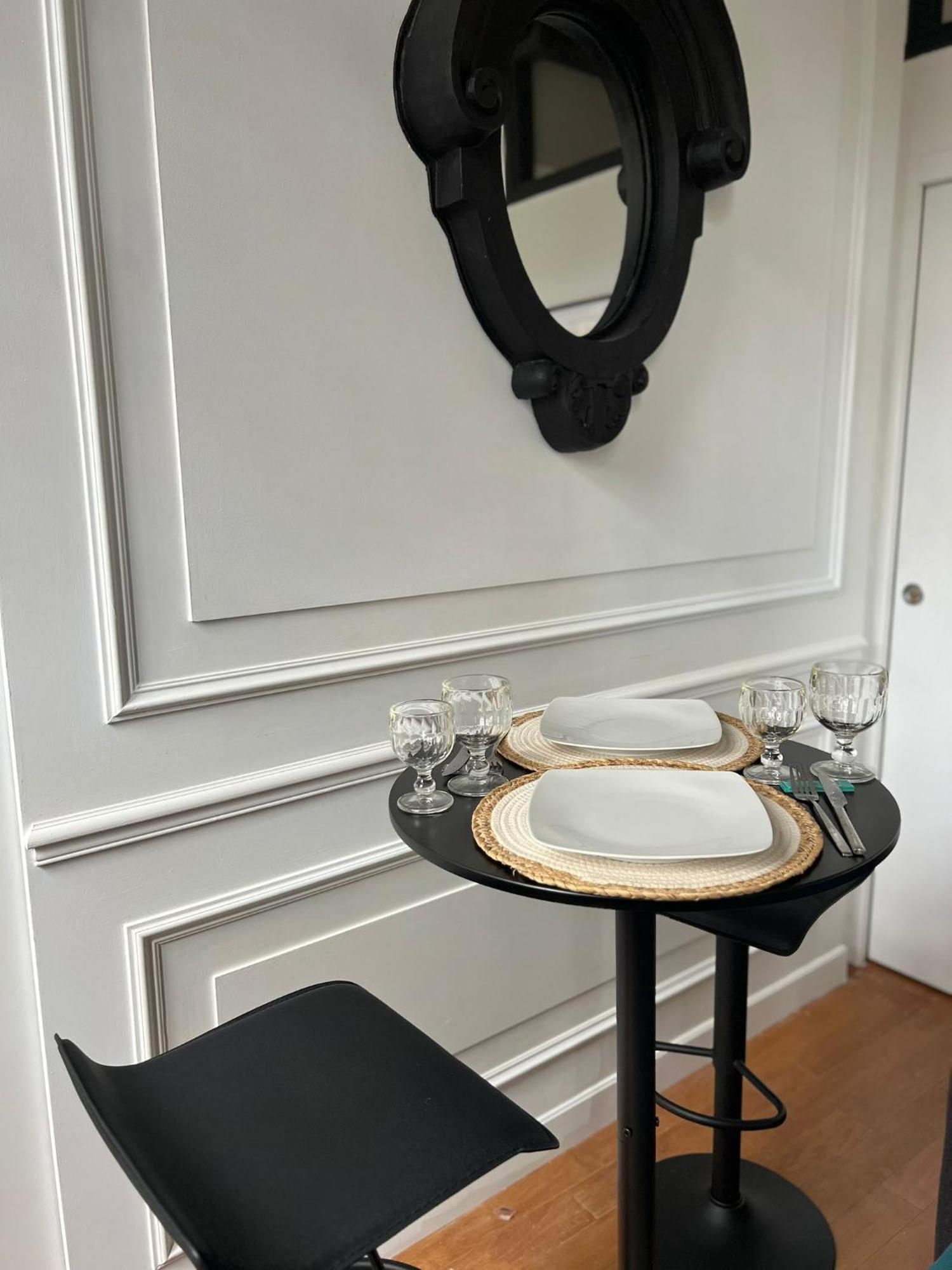 Un Studio Cosy Au Coeur De Paris 17 Batignolles , Monceau エクステリア 写真